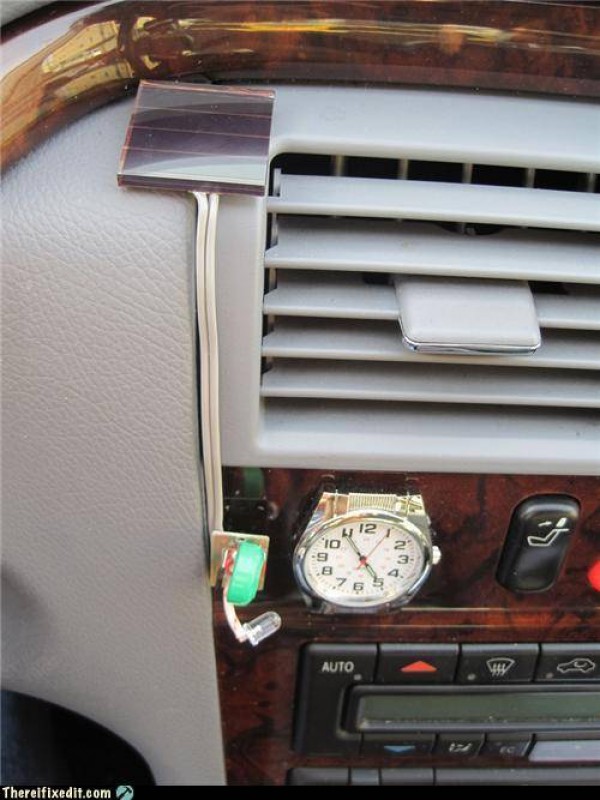 DIY : Fabriquer une horloge à éclairage solaire pour votre voiture -  Semageek