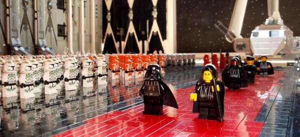 Lego Star Wars Addicted - L'empereur arrive sur l'Etoile Noire - Episode VI  Builder/photo: fabakira